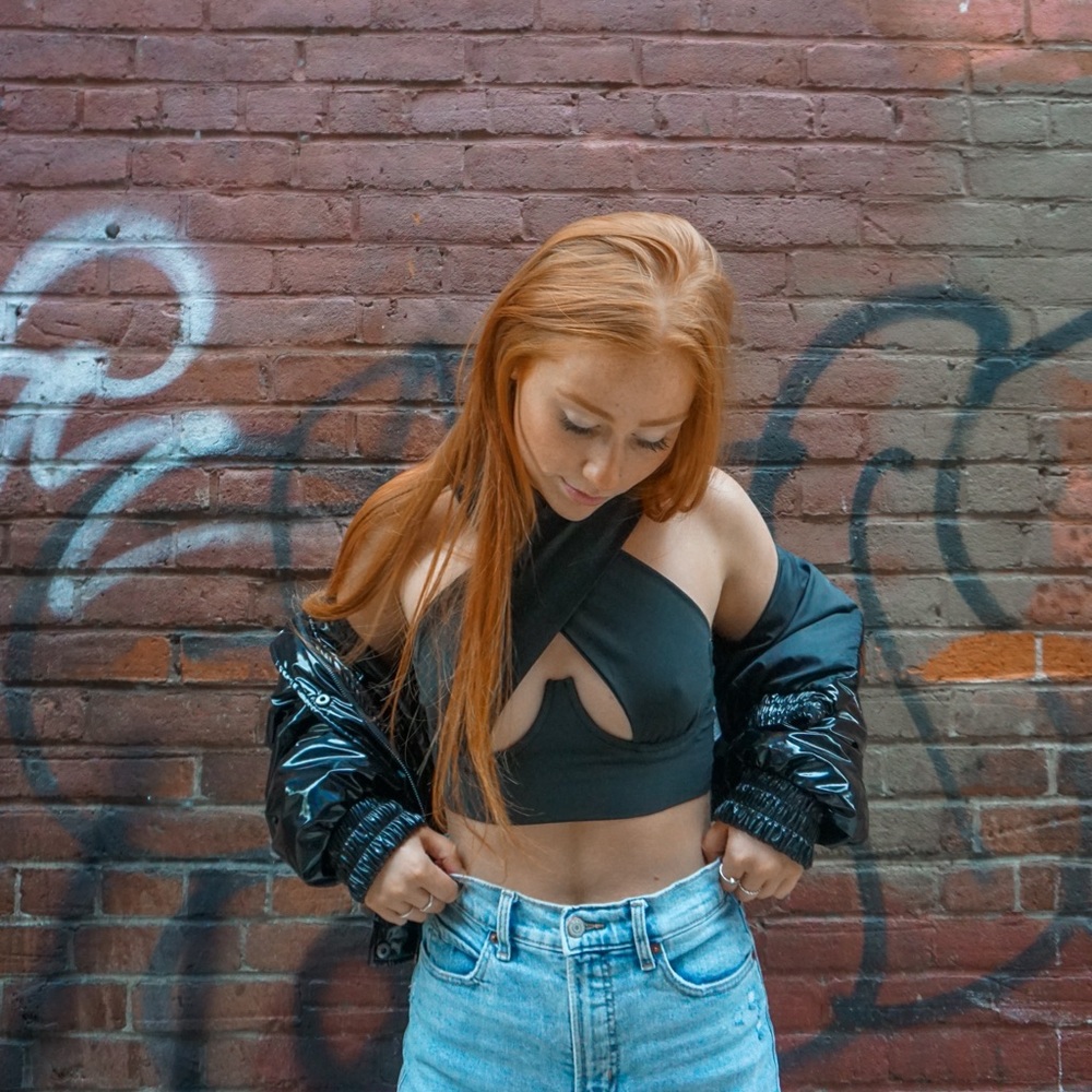 Meet your Posher, Chloe